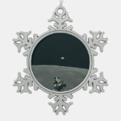 Apollo Maanlander en Aarde boven de maan Tin Sneeuwvlok Ornament (Voorkant)