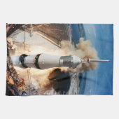 Apollo Saturn V raket lancering naar maan 1969 Theedoek (Horizontaal)