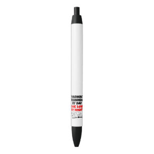Apotheek technicus houdt van lezen zwarte inkt pen