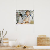 apothekers aan de balie van de kleinhandelsapothee poster (Keuken)