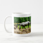 Appaloosa Eating Hay Koffiemok (Links)