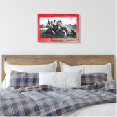 APPARATEN EN GERONIMO DIE EEN MOTORAUTO BESTUDEREN CANVAS AFDRUK (Insitu (Slaapkamer))