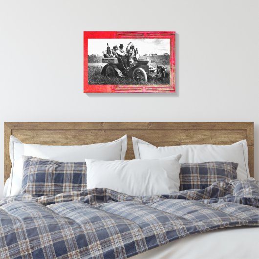 APPARATEN EN GERONIMO DIE EEN MOTORAUTO BESTUDEREN CANVAS AFDRUK (Insitu (Slaapkamer))