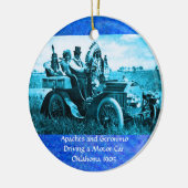 APPARATEN EN GERONIMO DIE EEN MOTORAUTO BESTUDEREN KERAMISCH ORNAMENT (Links)