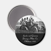 APPARATEN EN GERONIMO DIE EEN MOTORAUTO BESTUDEREN MAGNEET (Voorkant / Achterkant)