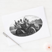 APPARATEN EN GERONIMO DIE EEN MOTORAUTO BESTUDEREN OVALE STICKER (Envelop)