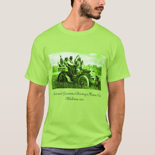 APPARATEN EN GERONIMO DIE EEN MOTORAUTO BESTUDEREN T-SHIRT (Voorkant)