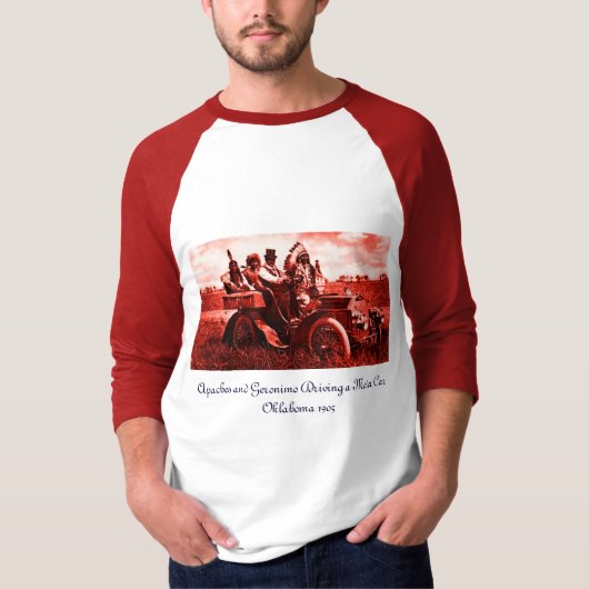 APPARATEN EN GERONIMO DIE EEN MOTORAUTO BESTUDEREN T-SHIRT (Voorkant)