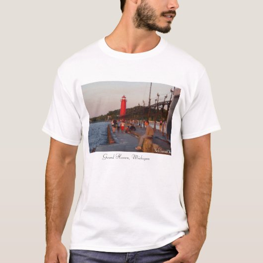 Apparel - Grand Haven, Michigan - Geschilderd T-shirt (Voorkant)