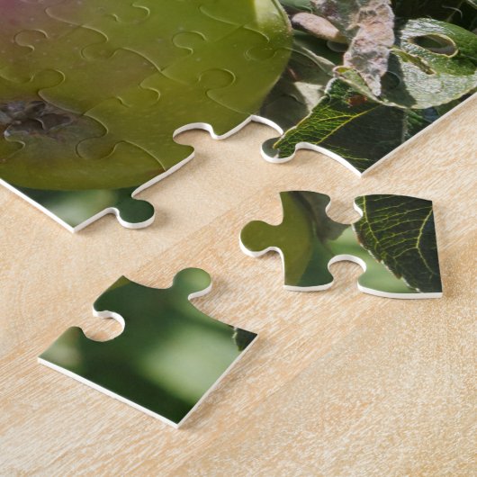 Appelen die rijpen op een appelboom legpuzzel (Zijkant)