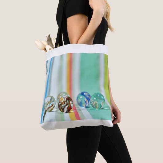 Appelen en marbles met gestreepte achtergrond tote bag (Dichtbij)