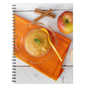 Appelmoes met kaneel en oranje lepel notitieboek