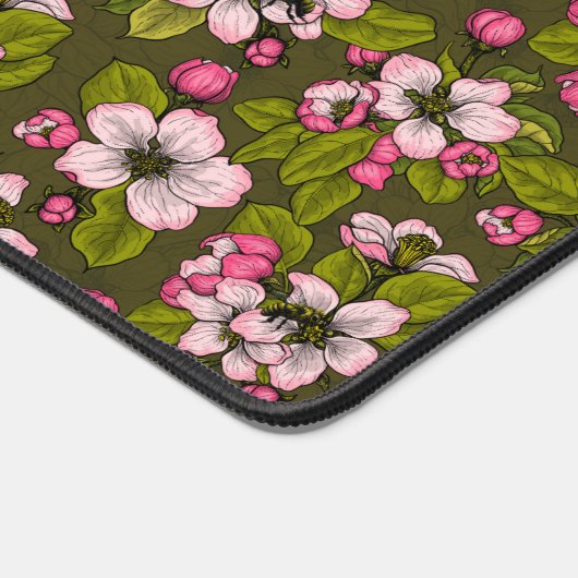 Apple-bloesem op donkergroen bureaumat (Hoek)