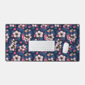 Apple bloesem op een donkerblauw bureaumat (Keyboard & Muis)