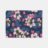 Apple bloesem op een donkerblauw fleece deken (Voorkant (Horizontaal))