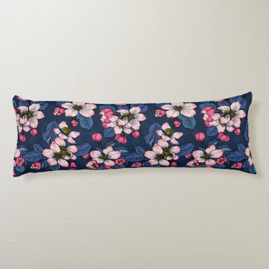 Apple bloesem op een donkerblauw lichaamskussen (Achterkant)