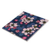 Apple bloesem op een donkerblauw tegeltje (Zijkant)