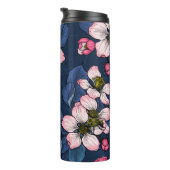 Apple bloesem op een donkerblauw thermosbeker (Geroteerd rechts)