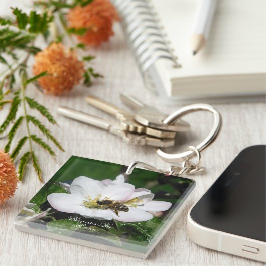 Apple Blossom & Bee Macro Photo | Acrylic Keychain (Voorkant Rechts)