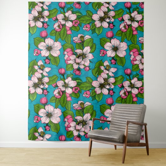 Apple blossom op turquoise wandkleed (In situ)