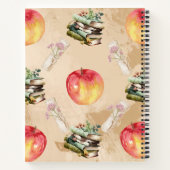 Apple & Book Pattern – Gezellige Herfst Vibe Notitieboek (Achterkant)