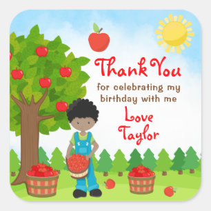 Apple die donkere huidsjongen speelt Birthday Beda Vierkante Sticker
