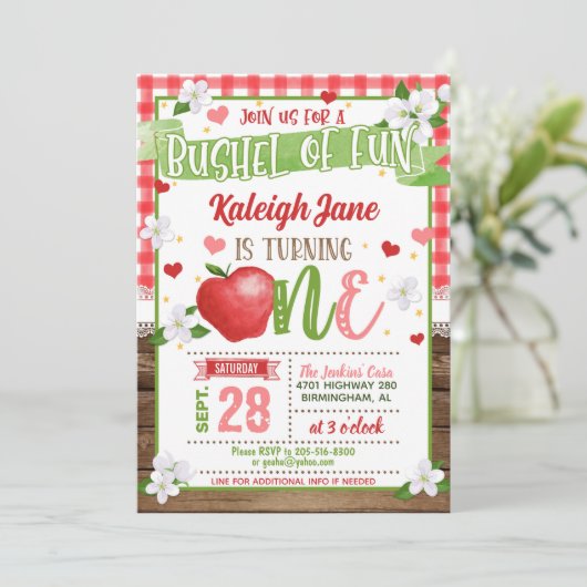 Apple First Birthday Invitation - Bushel of Fun G Kaart (Staand voorkant)