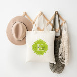 Apple Green aangepaste gepersonaliseerde monogram Tote Bag<br><div class="desc">Cute Girly Modern Canvas tas met Custom Personalized Name and Initiaal Monogram in een  Marokkaanse Quatrefoil Cover Shape Lijst Border</div>