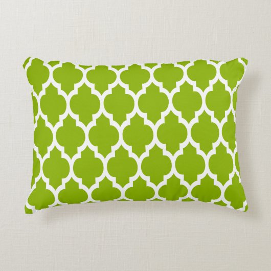 Apple Green White Moroccan Quatrefoil Pattern #4 Decoratief Kussen (Voorkant)