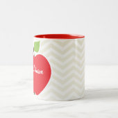 Apple on Beige Chevron zigzag Tweekleurige Koffiemok (Center)