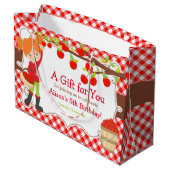 Apple Pick Red Hair Girl Birthday Party Groot Cadeauzakje (Achterkant Gekanteld)