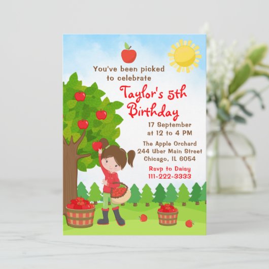 Apple Picking Birthday Brown Hair Girl Uitnodiging (Staand voorkant)