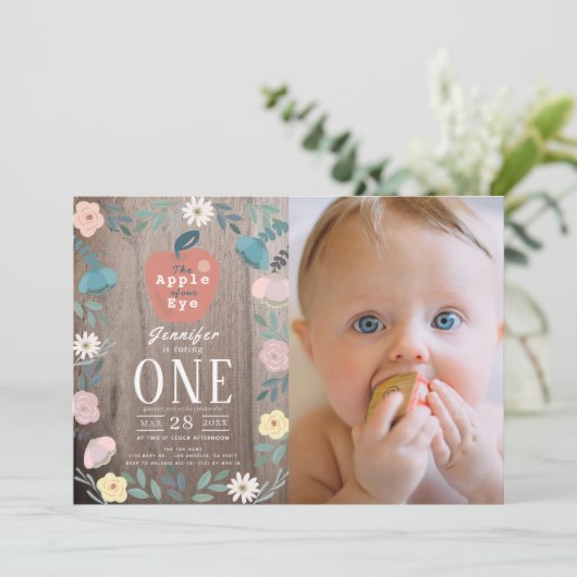Apple van onze Eye Wood Girl Foto 1e Verjaardag Kaart (Staand voorkant)