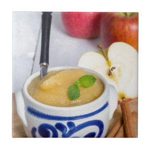 Applesauca met kaneel in steenhouwerskom tegeltje