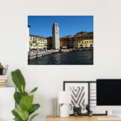 Apponale Tower en haven in Riva del Garda. Poster (Thuiskantoor)