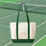 Après Tennis Social Club Roze Crest Groene Handvat Tote Bag<br><div class="desc">Après Tennis Social Club Pink Crest, groene band, tennis canvas tas. Personaliseer met het jaar en de locatie. Perfect voor het dragen van uw tennis essentials, als een geschenk voor een tennisliefhebber of als geschenk tassen voor een tennis thema bachelor of vrijgezellenfeest. Ontworpen om te voldoen aan ons Après Tennis...</div>