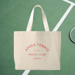Après Tennis Sociale Club Custom Roze Crest Grote Tote Bag<br><div class="desc">Après Tennis Social Club Roze Crest tennis canvas tas. Personaliseer met het jaar en de locatie. Perfect voor het dragen van uw tennis essentials, als een geschenk voor een tennisliefhebber of als geschenk tassen voor een tennis thema bachelor of vrijgezellenfeest. Ontworpen om te voldoen aan ons Après Tennis Social Club...</div>