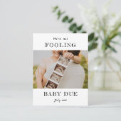 April Fools Zwangerschap onthullen / geboorte Aankondigingskaart (Staand voorkant)