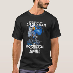 April onderschat nooit een oud Man met een motor T-shirt