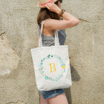 Aqua and Yellow Monogrammed Floral Wreath Tote Bag<br><div class="desc">Het prachtige monogram is voorzien van een delicate en elegante florale kreet.</div>