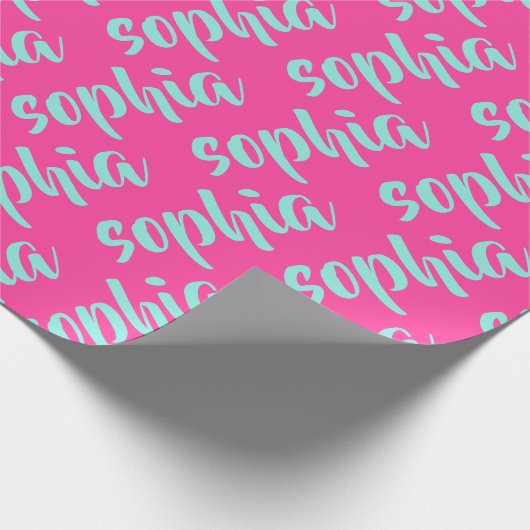 Aqua blauw aangepaste naam script vet heet roze cadeaupapier (Hoek)