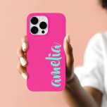 Aqua blauw aangepaste naam script vet heet roze Case-Mate iPhone 14 pro max hoesje<br><div class="desc">Roze telefoonhoes met jouw naam in een aqua blauw script lettertype op een hete roze achtergrond. Gedurfd en kleurrijk ontwerp.</div>