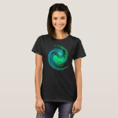 AQUA BLAUW GROEN LICHT VORTEX Fractal Swirl Zwart  T-shirt (Voorkant volledig)
