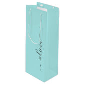 Aqua Blauw Teal Moderne Script Meisjesachtige Mono Wijn Cadeautas (Voorkant Gekanteld)