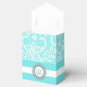Aqua blauw, wit kantpatroon initialen bruiloft bedankdoosjes (Geopend)