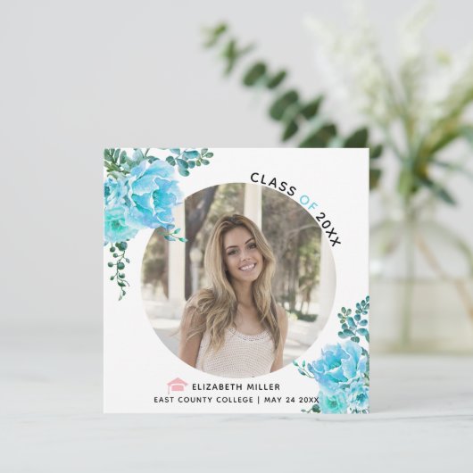 Aqua blauwe bloemen Klasse van 2025bgraduation fot Aankondiging (Staand voorkant)