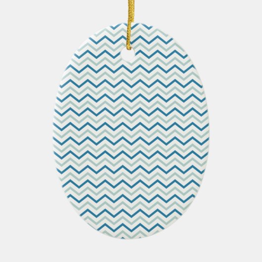 Aqua Blauwe Chevron Patroon Keramisch Ornament (Voorkant)