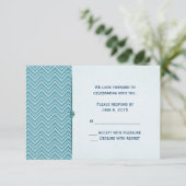 Aqua Blauwe Chevron RSVP Kaart (Staand voorkant)