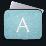 Aqua Blauwgroen Blauw Glitter en Sparkle Monogram Laptop Sleeve<br><div class="desc">Aqua Blauwgroen Blue Faux Glitter en Sparkle Elegant Monogram Hoesje. Dit hoesje kan worden aangepast om uw initiaal en voornaam te omvatten.</div>