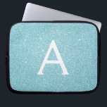 Aqua Blauwgroen Blauw Glitter en Sparkle Monogram Laptop Sleeve<br><div class="desc">Aqua Blauwgroen Blue Faux Glitter en Sparkle Elegant Monogram Hoesje. Dit hoesje kan worden aangepast om uw initiaal en voornaam te omvatten.</div>